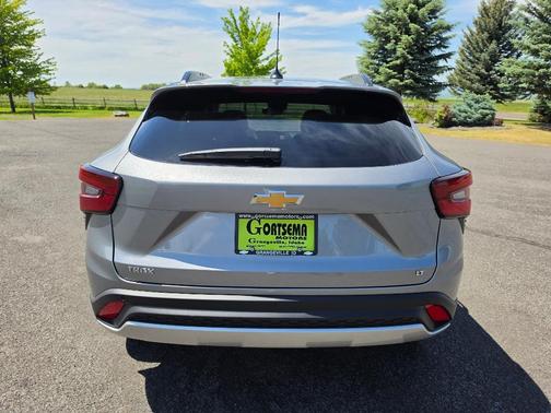 Sterling Gray Metallic 2026 Chevrolet Trax LT