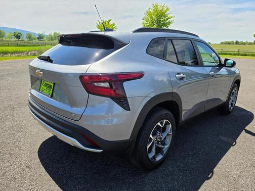 Sterling Gray Metallic 2026 Chevrolet Trax LT