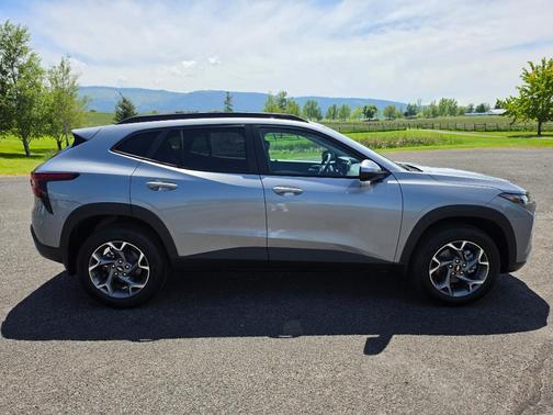 Sterling Gray Metallic 2026 Chevrolet Trax LT