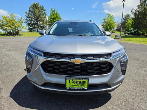 Sterling Gray Metallic 2026 Chevrolet Trax LT
