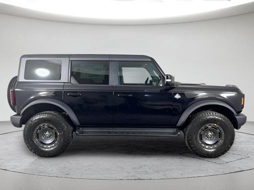 Black 2025 Ford Bronco Outer Banks