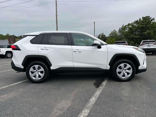 2025 Toyota RAV4 LE