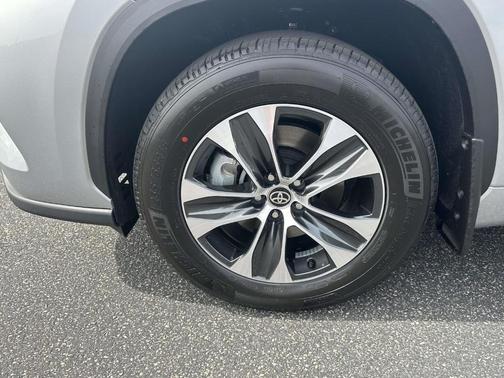 2025 Toyota Highlander XLE