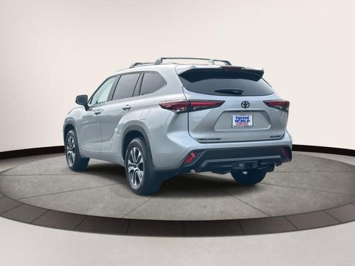 2025 Toyota Highlander XLE