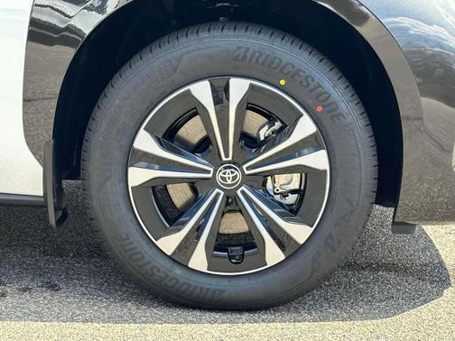 2025 Toyota bZ4X XLE