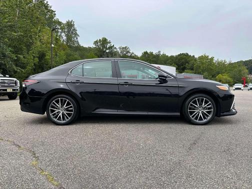 2023 Toyota Camry Hybrid XLE