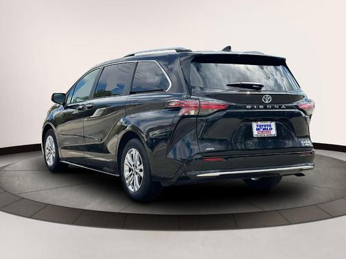 2022 Toyota Sienna Platinum 7 Passenger