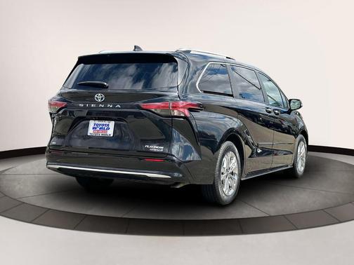 2022 Toyota Sienna Platinum 7 Passenger