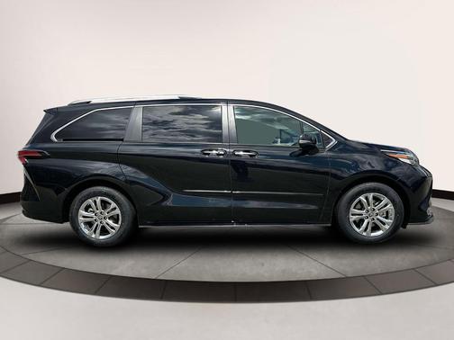2022 Toyota Sienna Platinum 7 Passenger