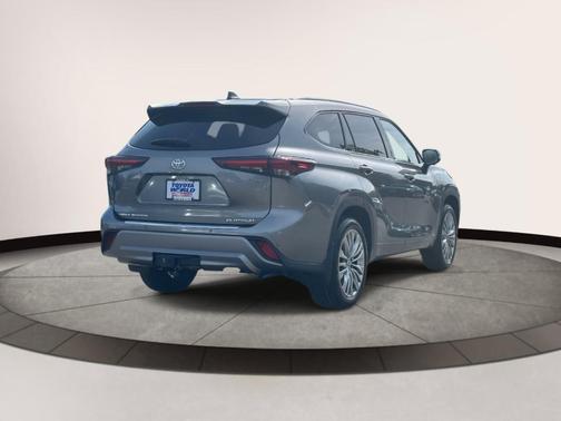 2025 Toyota Highlander Hybrid Platinum