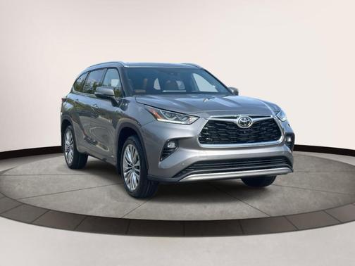2025 Toyota Highlander Hybrid Platinum
