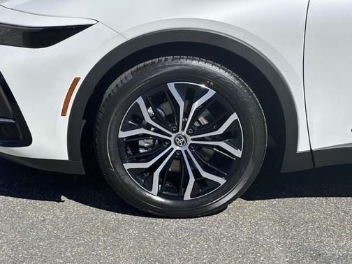 Oxygen White 2026 Toyota Crown XLE