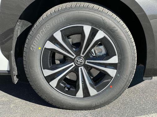 2025 Toyota bZ4X XLE