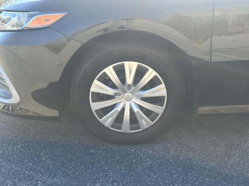 2024 Toyota Camry Hybrid LE