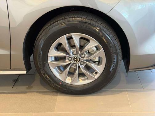 Metal 2026 Toyota Sienna XLE