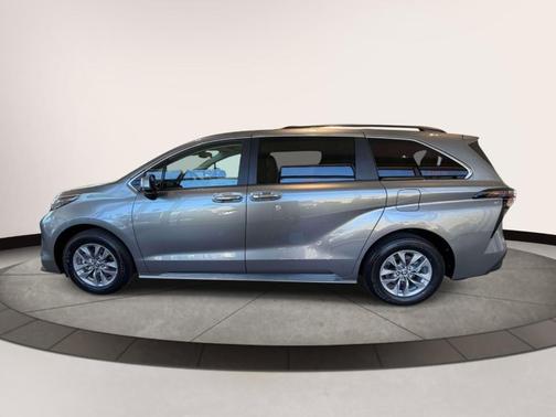 Metal 2026 Toyota Sienna XLE