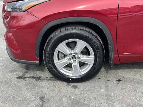 2022 Toyota Highlander Hybrid LE