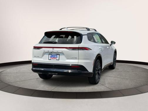 Oxygen White 2026 Toyota Crown Signia LIMITED