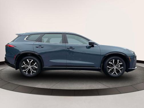 2025 Toyota Crown Signia XLE NATL