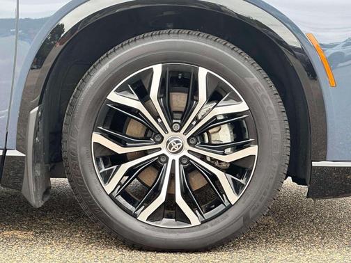 2025 Toyota Crown Signia XLE NATL