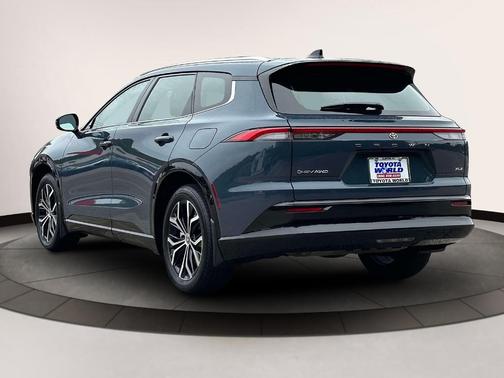 2025 Toyota Crown Signia XLE NATL