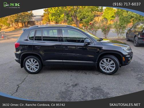 Deep Black Pearl 2015 Volkswagen Tiguan 2.0T SE 4MOTION