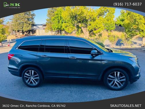 Gray 2017 Honda Pilot Touring