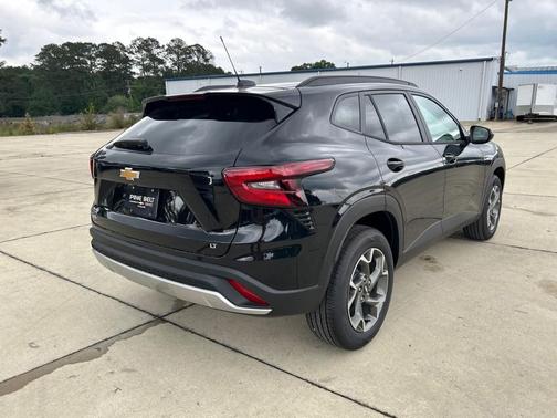 Mosaic Black Metallic 2026 Chevrolet Trax LT