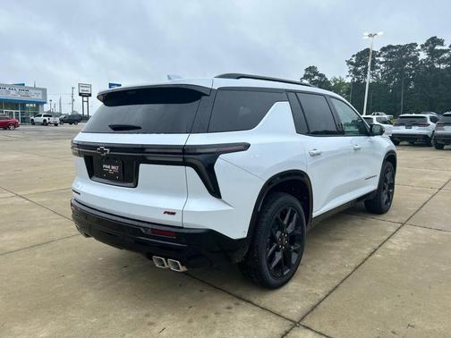 Polar White Tricoat 2026 Chevrolet Traverse RS