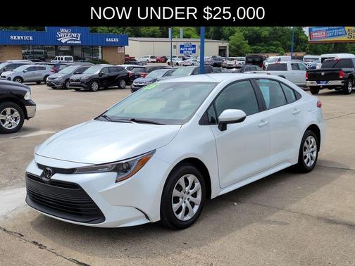Pearl 2025 Toyota Corolla LE
