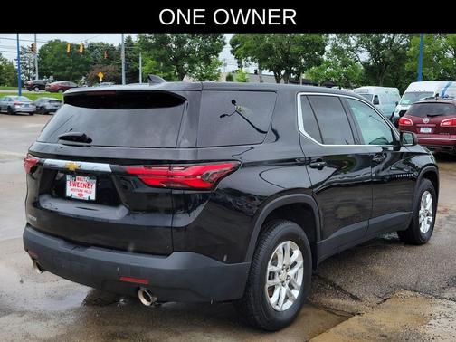 Mosaic Black Metallic 2022 Chevrolet Traverse LS