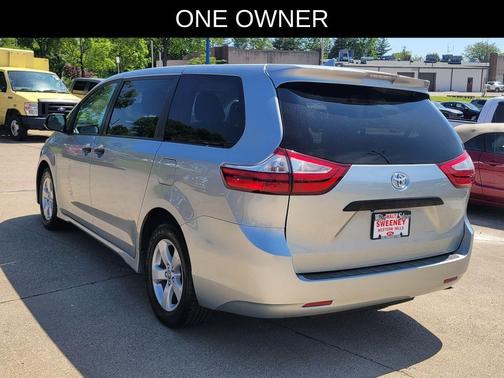 Celestial Silver Metallic 2019 Toyota Sienna L