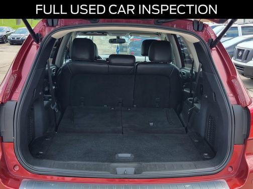 Red 2017 Nissan Pathfinder SL