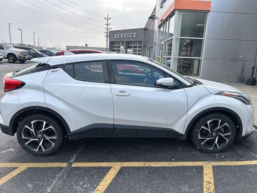 2022 Toyota C-HR XLE