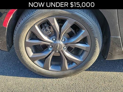 Brilliant Black Crystal Pearlcoat 2018 Chrysler Pacifica Touring Plus