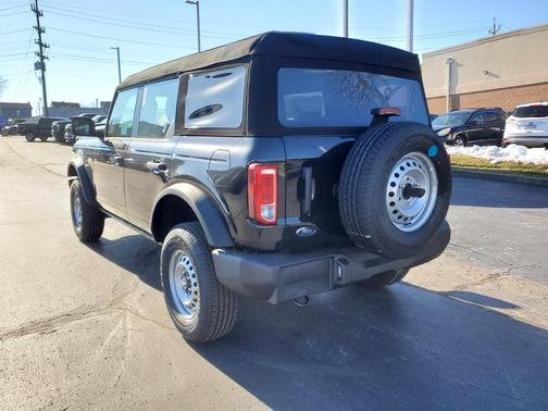 2025 Ford Bronco Base