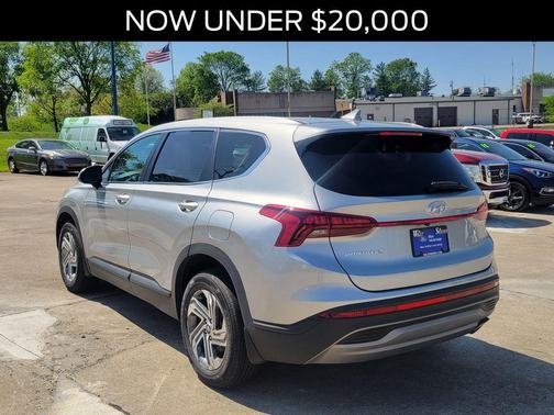 Shimmering Silver Pearl 2022 Hyundai SANTA FE SE