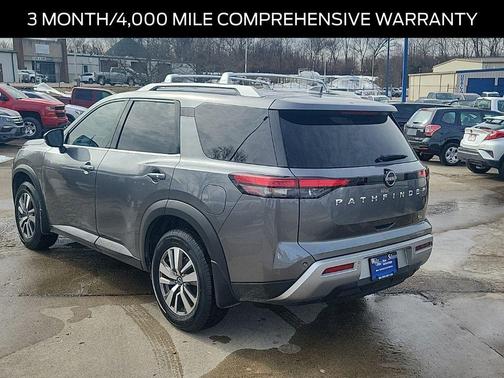 2023 Nissan Pathfinder SL