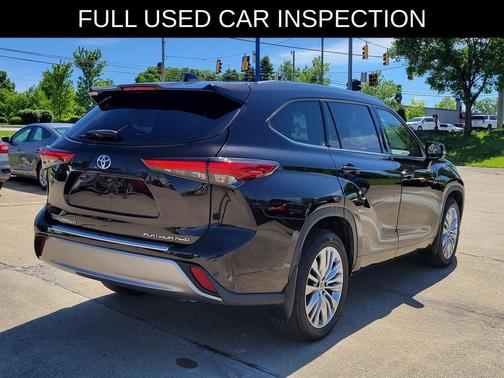 Opulent Amber 2022 Toyota Highlander Platinum