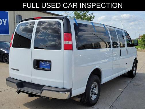 Summit White 2017 Chevrolet Express 3500 LT