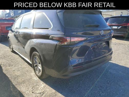 2022 Toyota Sienna XLE
