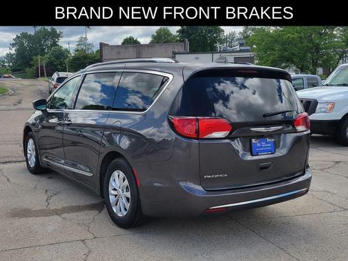Granite Crystal Clearcoat Metallic 2019 Chrysler Pacifica Touring-L