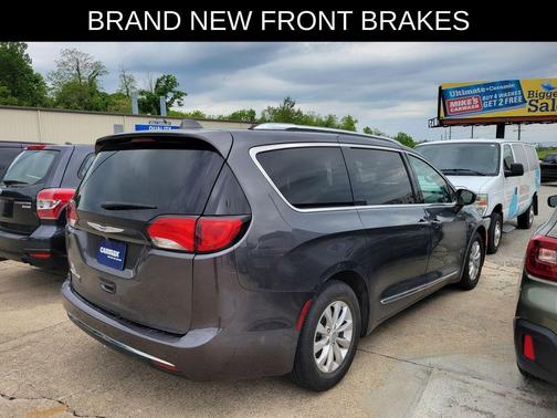 Granite Crystal Clearcoat Metallic 2019 Chrysler Pacifica Touring-L
