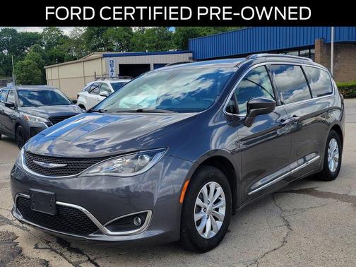 Granite Crystal Clearcoat Metallic 2019 Chrysler Pacifica Touring-L