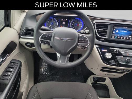 2021 Chrysler Voyager L