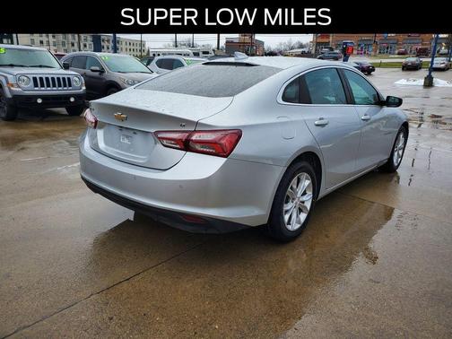 Silver Ice Metallic 2020 Chevrolet Malibu LT