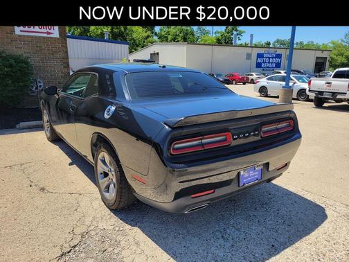 Pitch Black Clearcoat 2019 Dodge Challenger SXT