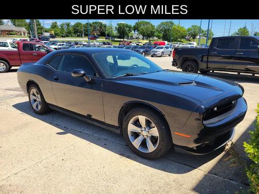 Pitch Black Clearcoat 2019 Dodge Challenger SXT
