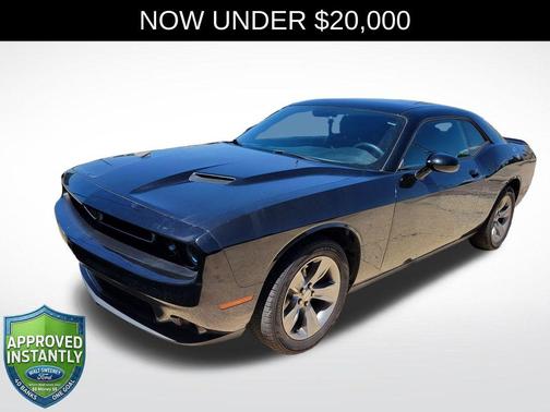 Pitch Black Clearcoat 2019 Dodge Challenger SXT