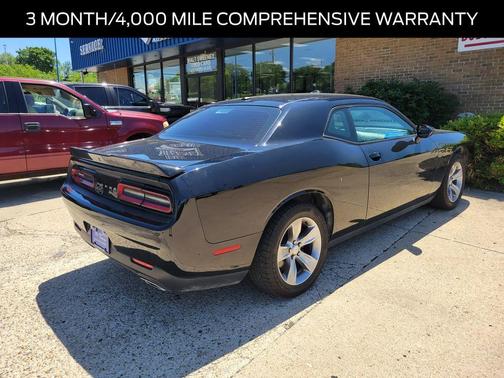 Pitch Black Clearcoat 2019 Dodge Challenger SXT